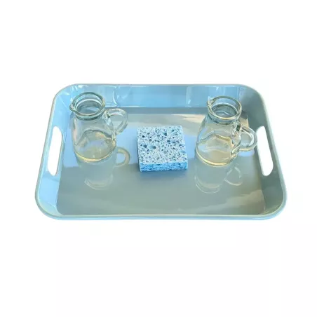 Plateau Montessori : transvaser de l'eau