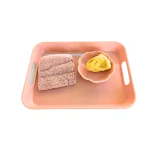 Plateau Montessori : nettoyer la table