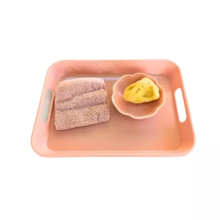 Plateau Montessori : nettoyer la table