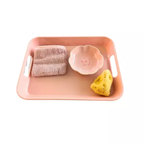 Plateau Montessori : nettoyer la table