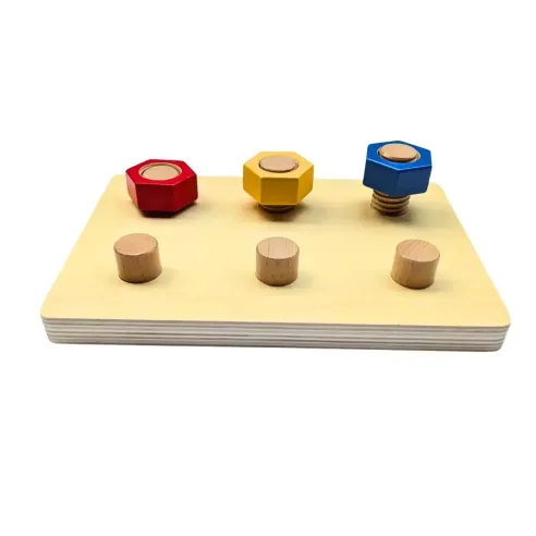 Jeu Montessori visser dévisser avec boulons en bois
