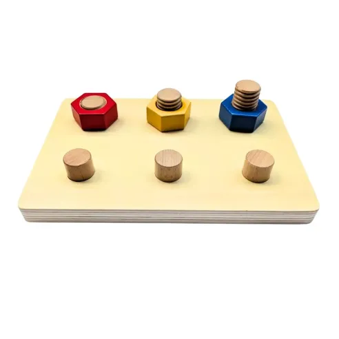 Jeu Montessori visser dévisser avec boulons en bois