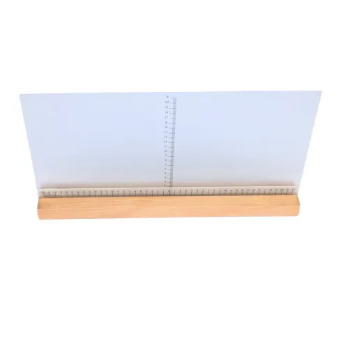Support en bois pour matériel des surfaces. Mathématiques Montessori