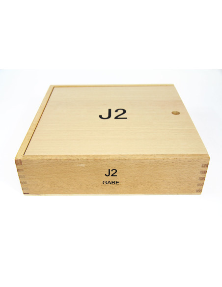 Boîte à clous et à lacets